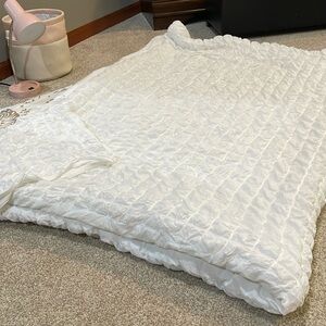 Twin XL white Comforter